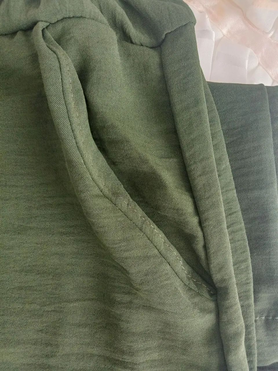 Calça Verde Confortável - Elegância e Estilo - Foto 2