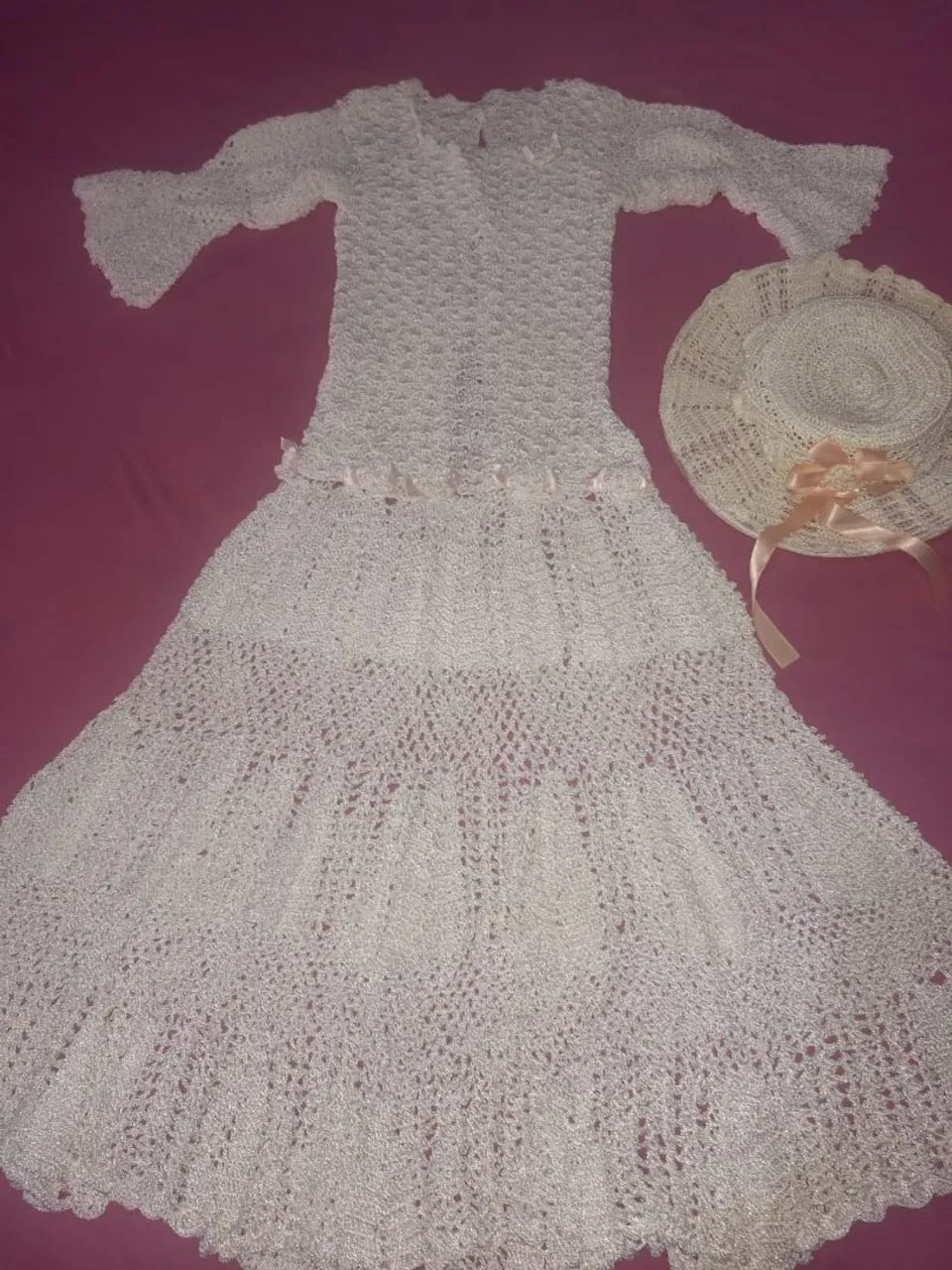 Vestido de crochê branco artesanal com chapéu
