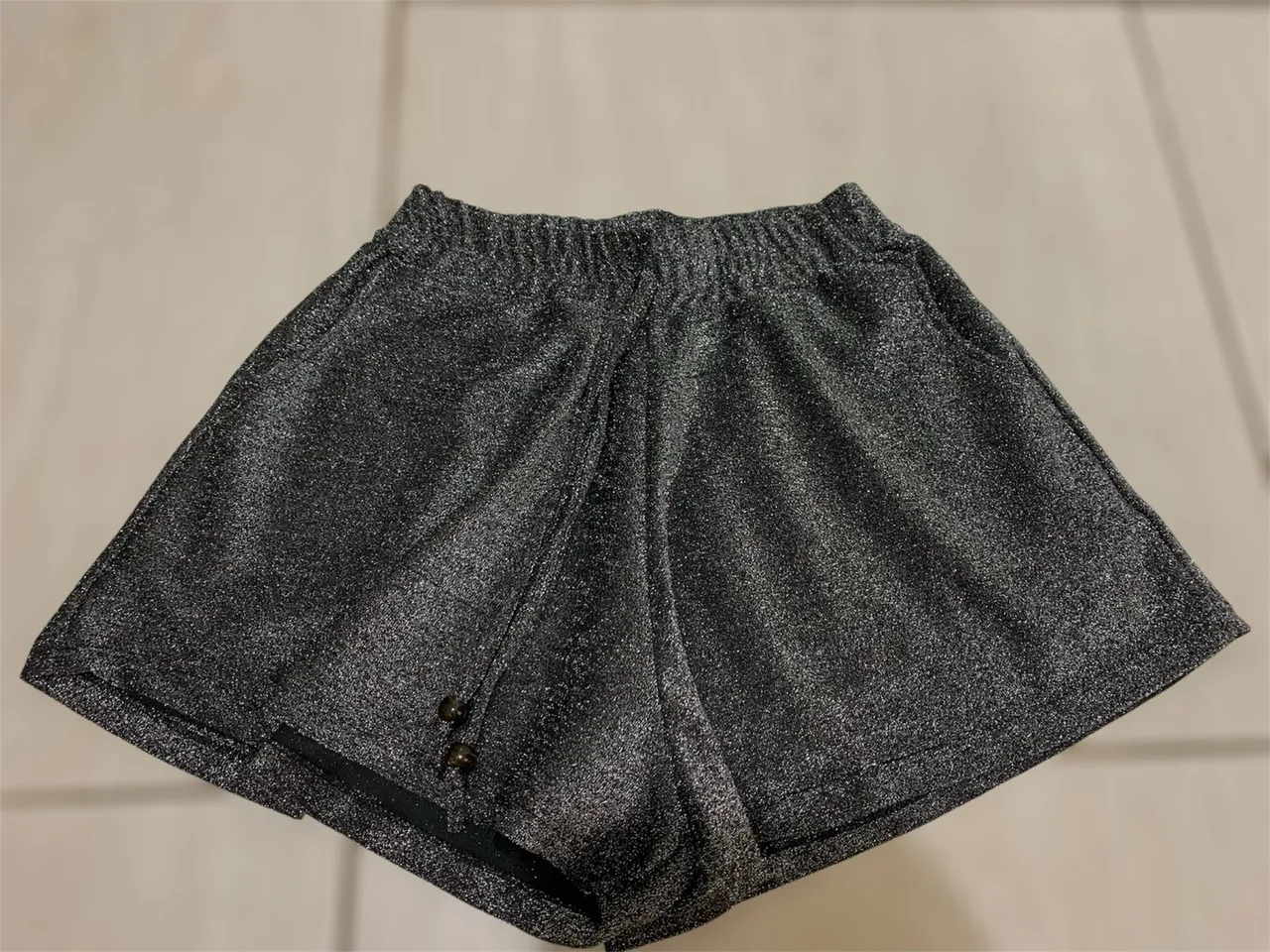 Shorts Glamouroso com Brilho Prateado