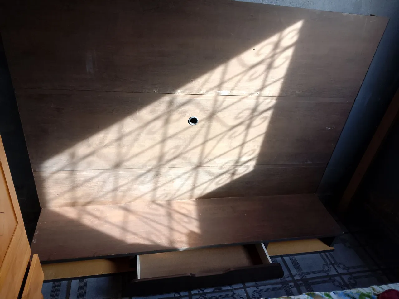 Painel de TV com Gaveta - Madeira