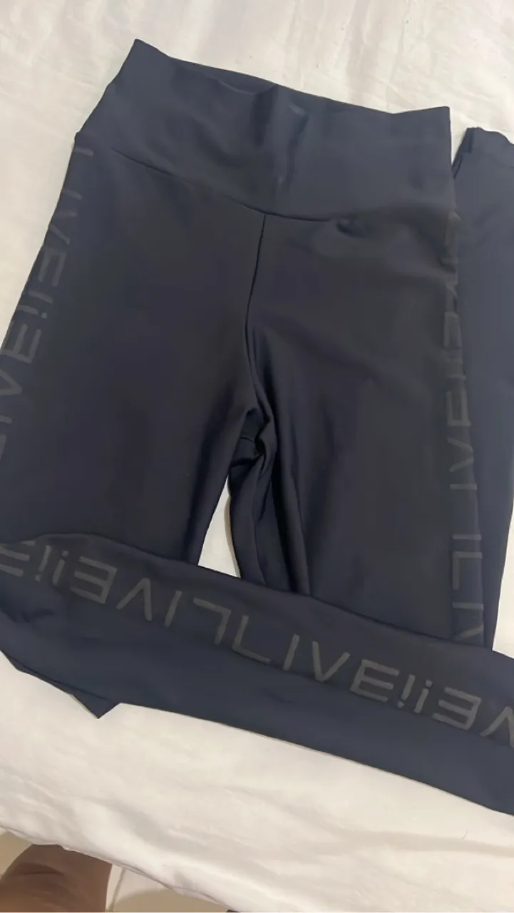 Legging preta LIVE!! tam M pouco usada 100,00 pra vender logo!
