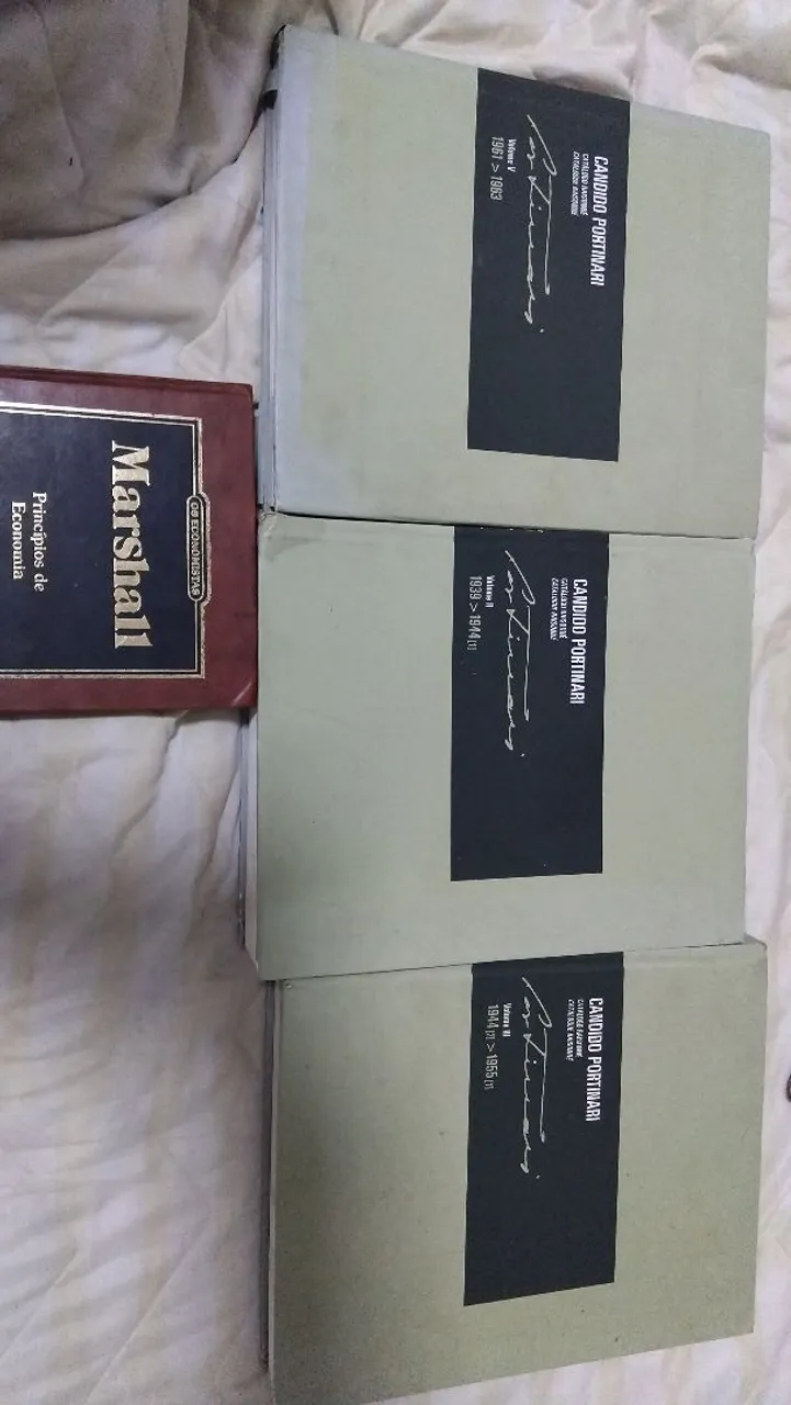 Coleção Candido Portinari e Livro de Economia Marshall