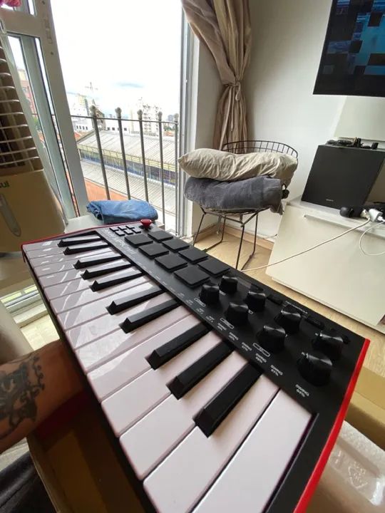 Teclado Controlador MIDI AKAI LPK25 - Foto 4