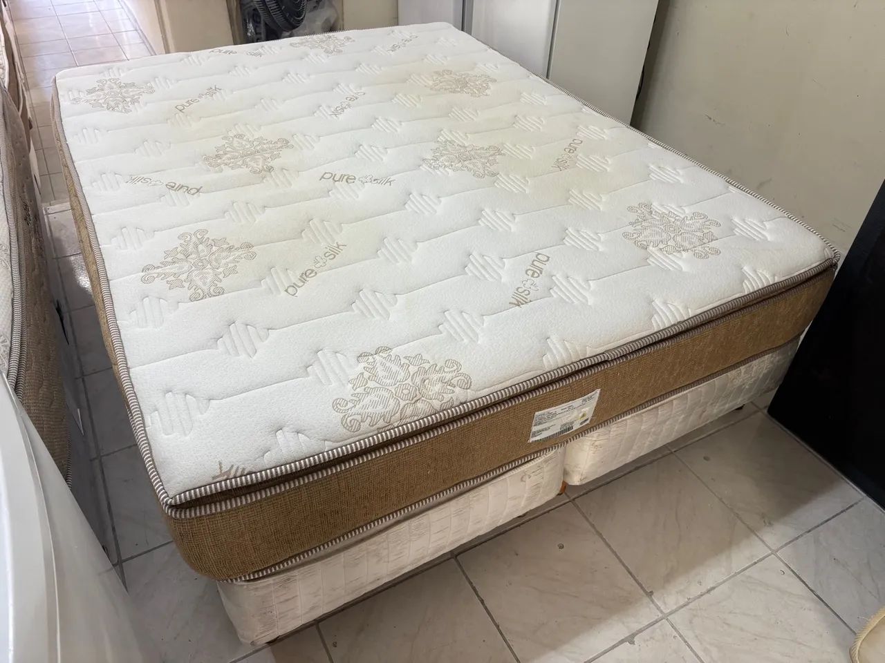Cama box de casal Queen , cama Queen 