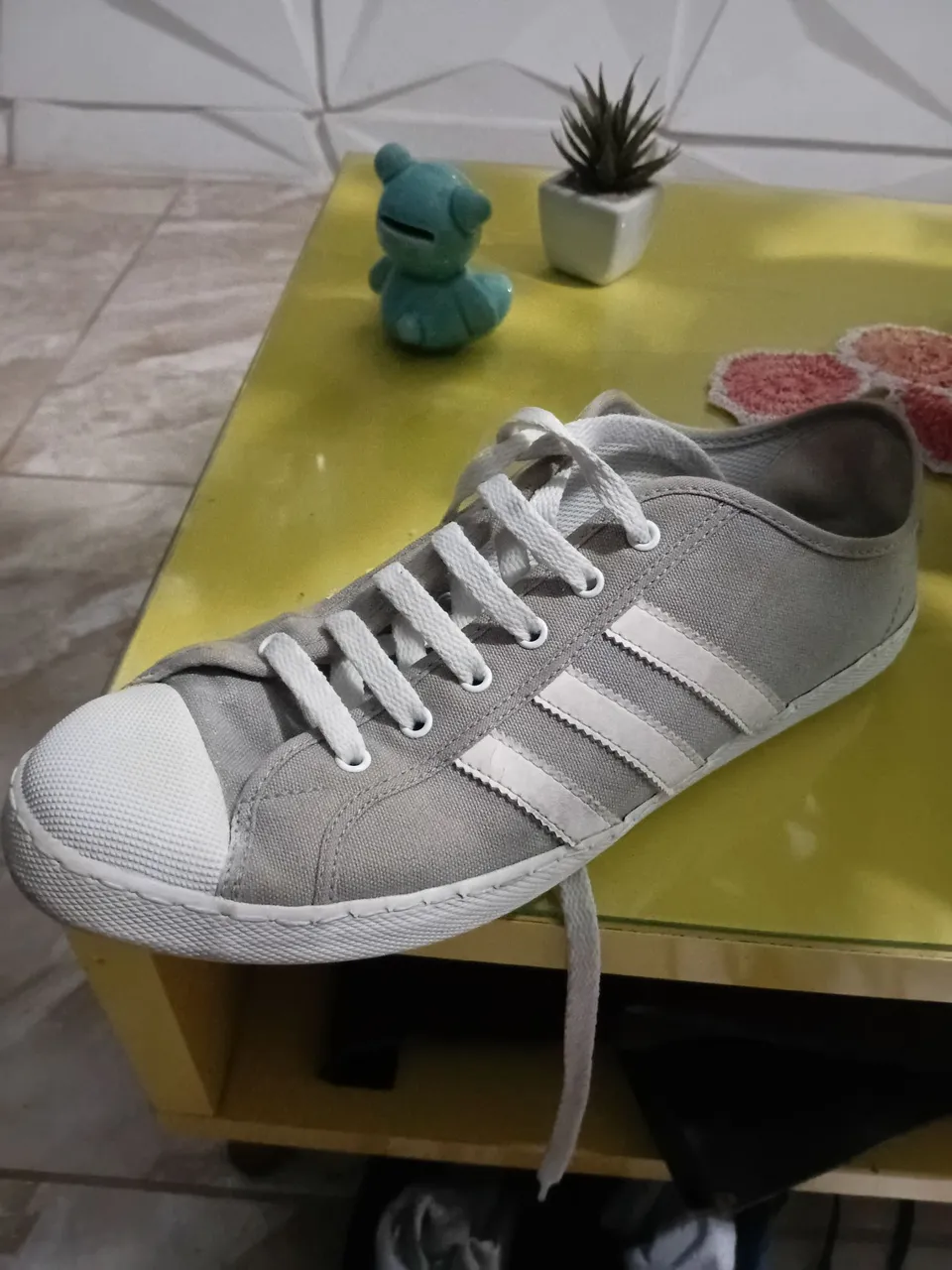 Tênis Adidas Casual Cinza - Conforto e Estilo!