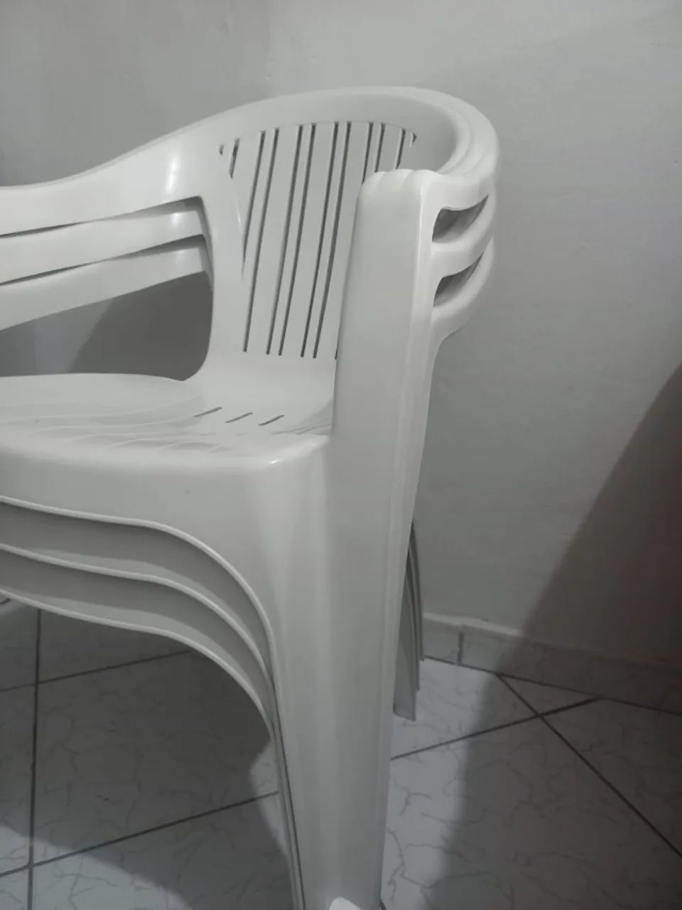 3 Cadeiras de plástico - Foto 2