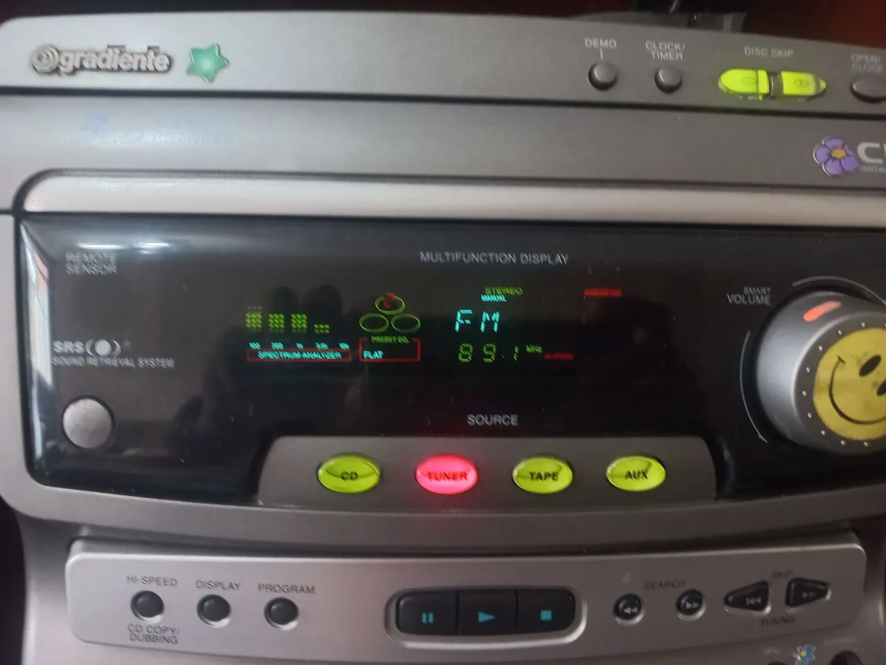 Aparelho de som Gradiente AM-FM e carrosel com 3 cds e 2 caixas  - Foto 3
