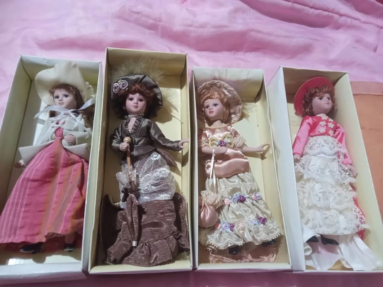 Kit 4 Bonecas de porcelana - Coleção