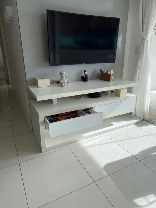 Rack para TV branco com 2 gavetas - Foto 4