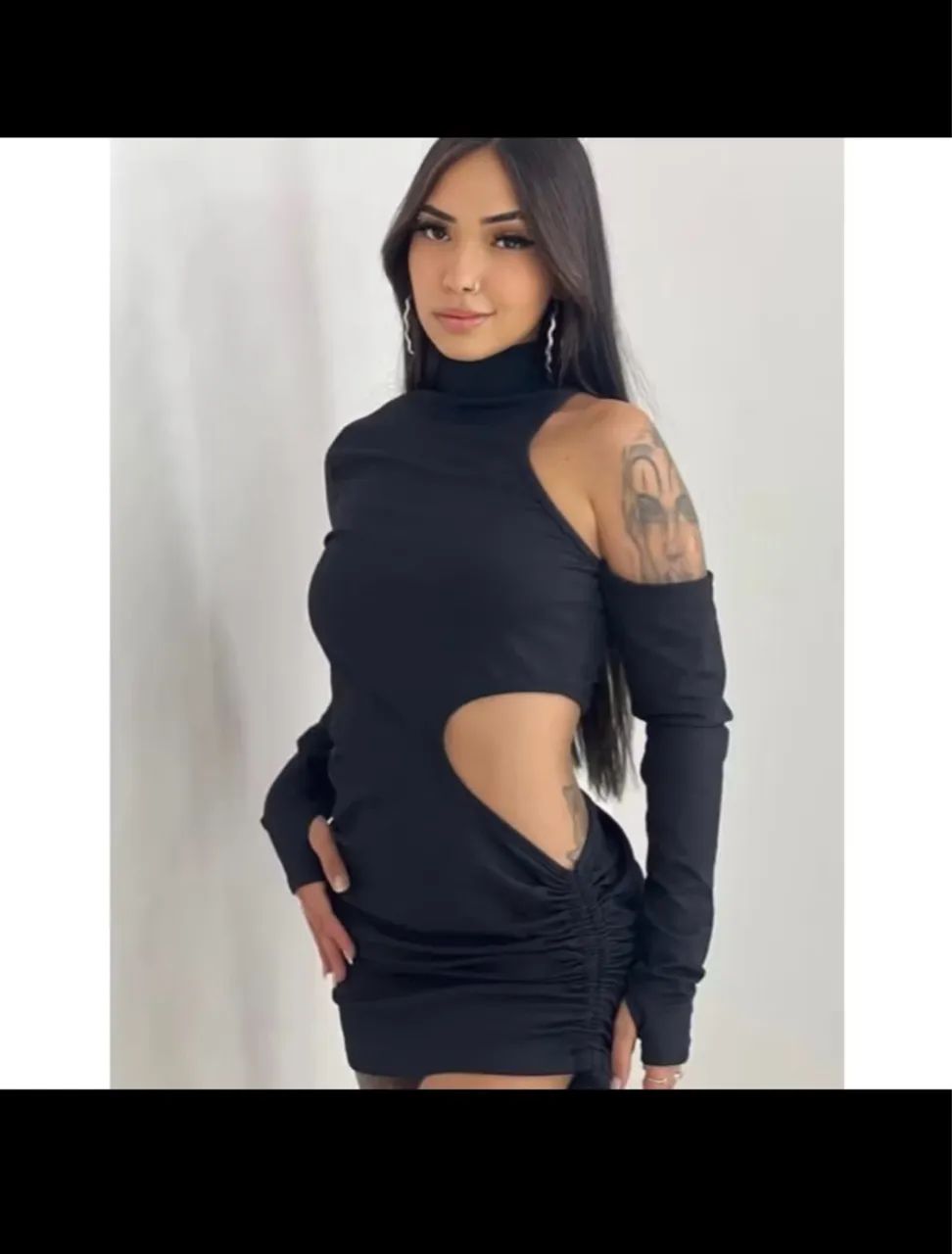 Vestido preto com recortes - Foto 2