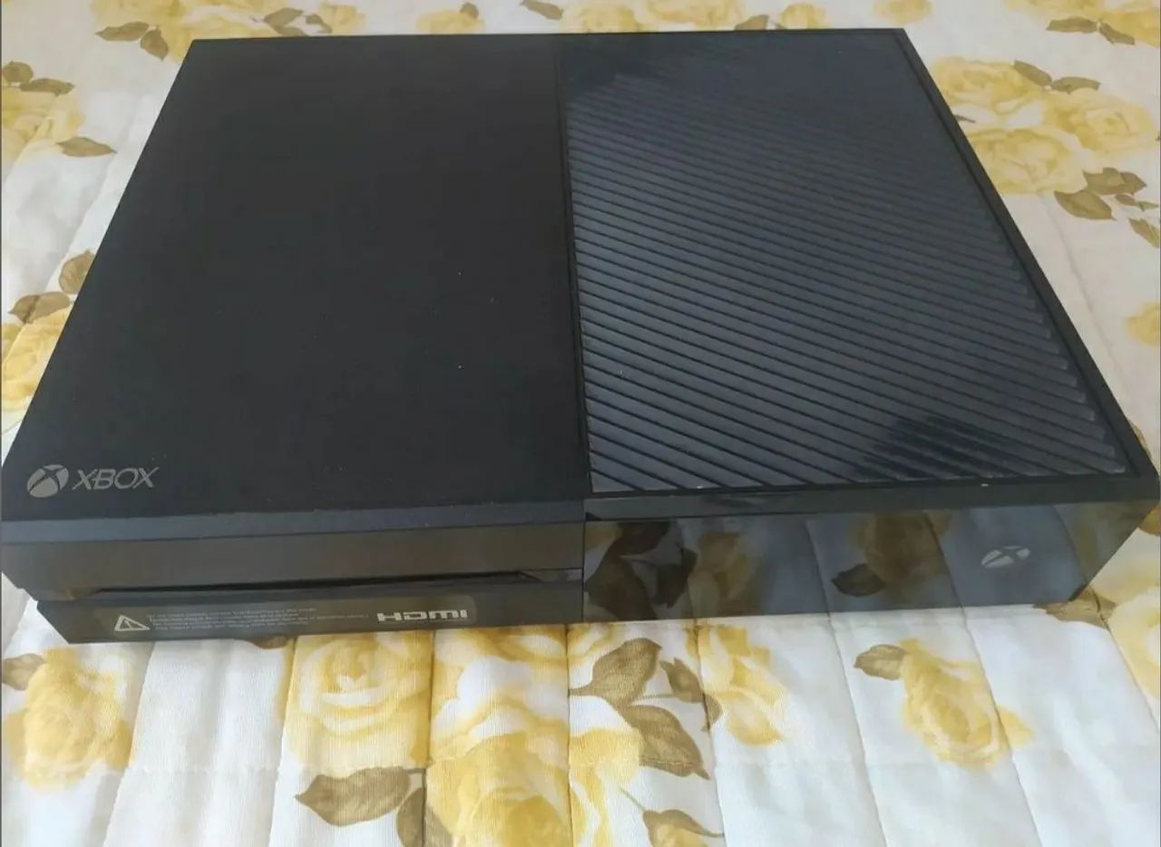 Xbox One com controle original e três jogos  - Foto 2