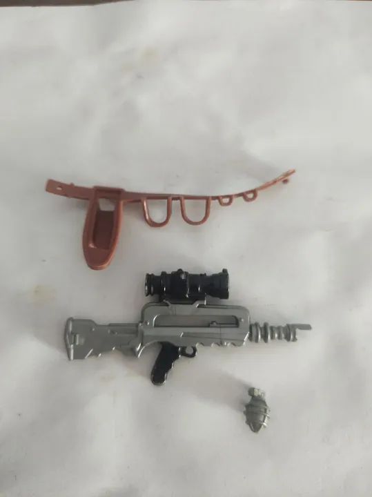 Boneco Rambo Glasslite ( apenas acessórios)