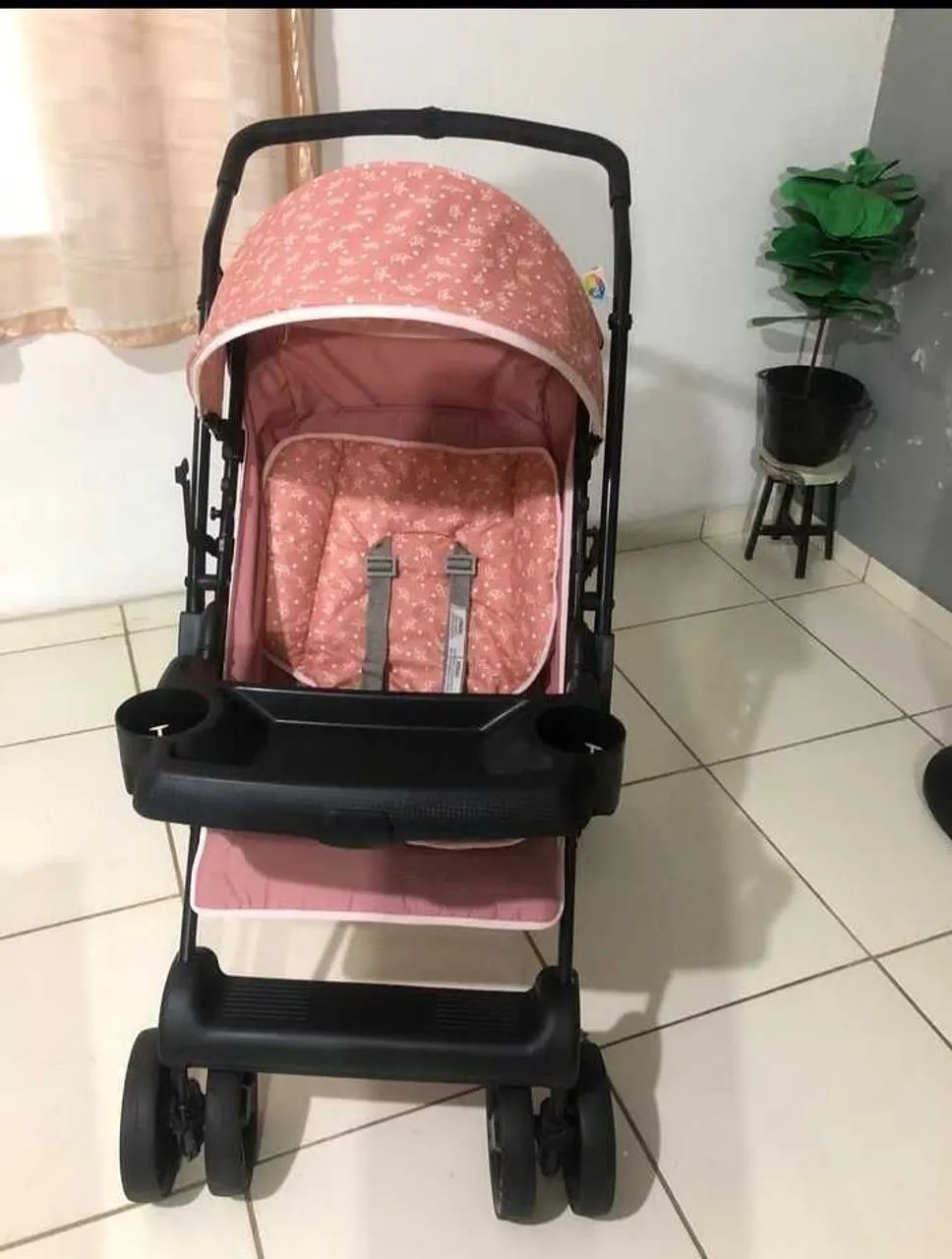 Carrinho de bebê bem conservado 