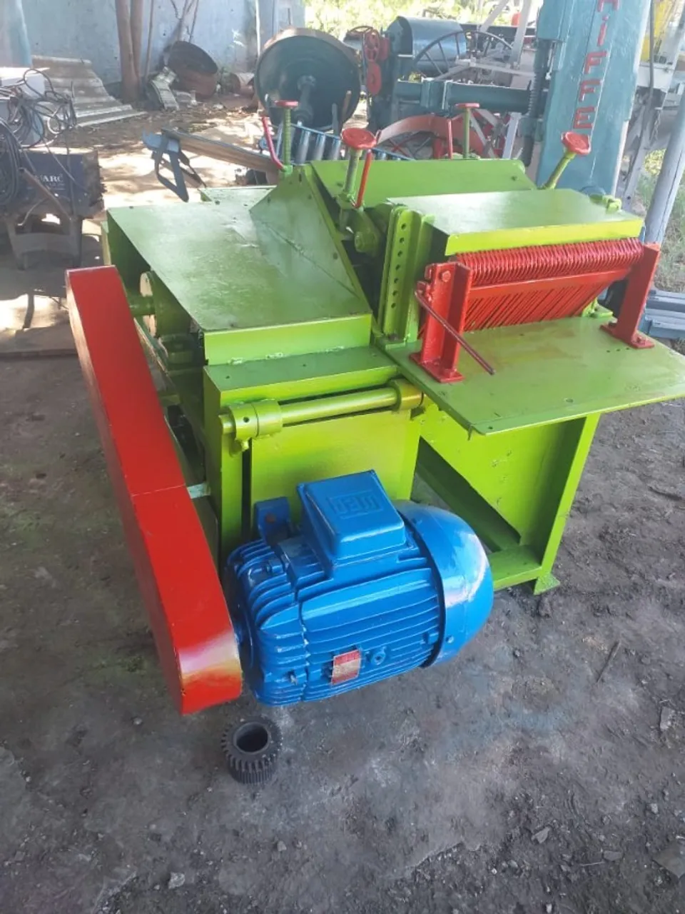 Refiladeira Multilâminas e Pontaleteira completa com motor e redutor.
