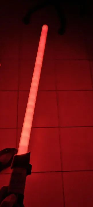 Máscara Darth Vader Star Wars e espada Original tudo Hasbro - Foto 5