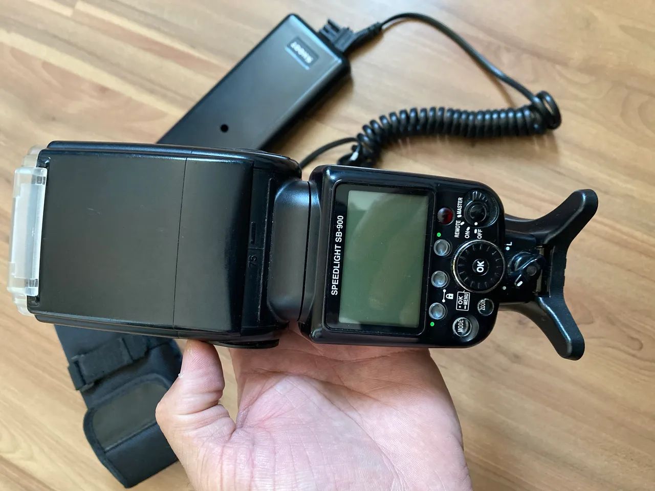 Câmera Nikon D3000 e Flash Nikon SB900 - Foto 5