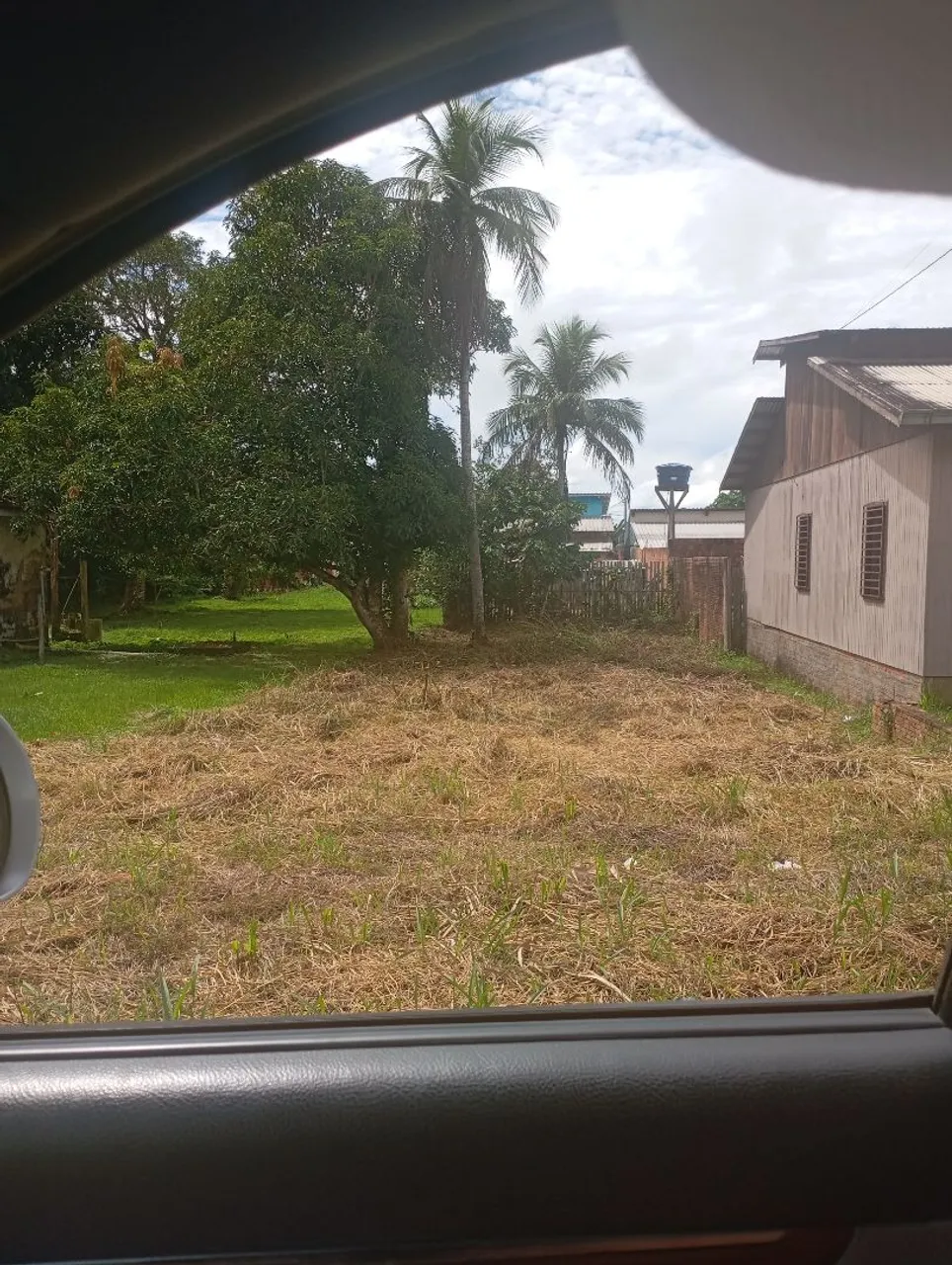 Vende-se um terreno