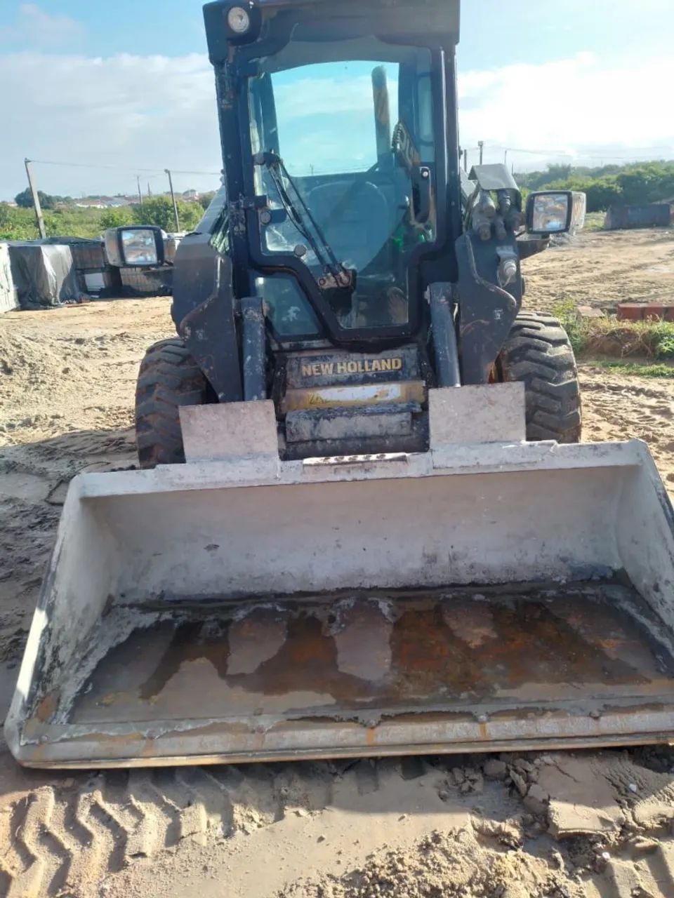 Mini Carregadeira New Holland L320 - Foto 2