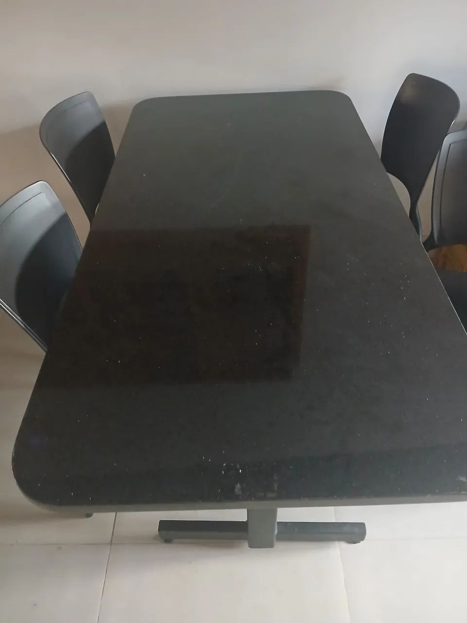 Mesas em granito cor preta com 1.40 x70 com base em ferro  cada 600 reais - Foto 3