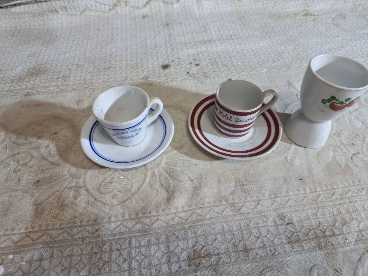 Conjunto de xícaras e pires retrô. Colecionadores  - Foto 4