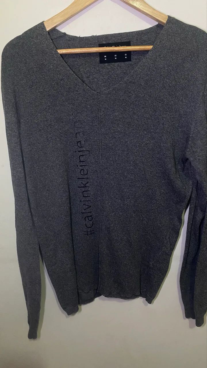 suéter gola V - tamanho M cinza - Calvin Klein Jeans