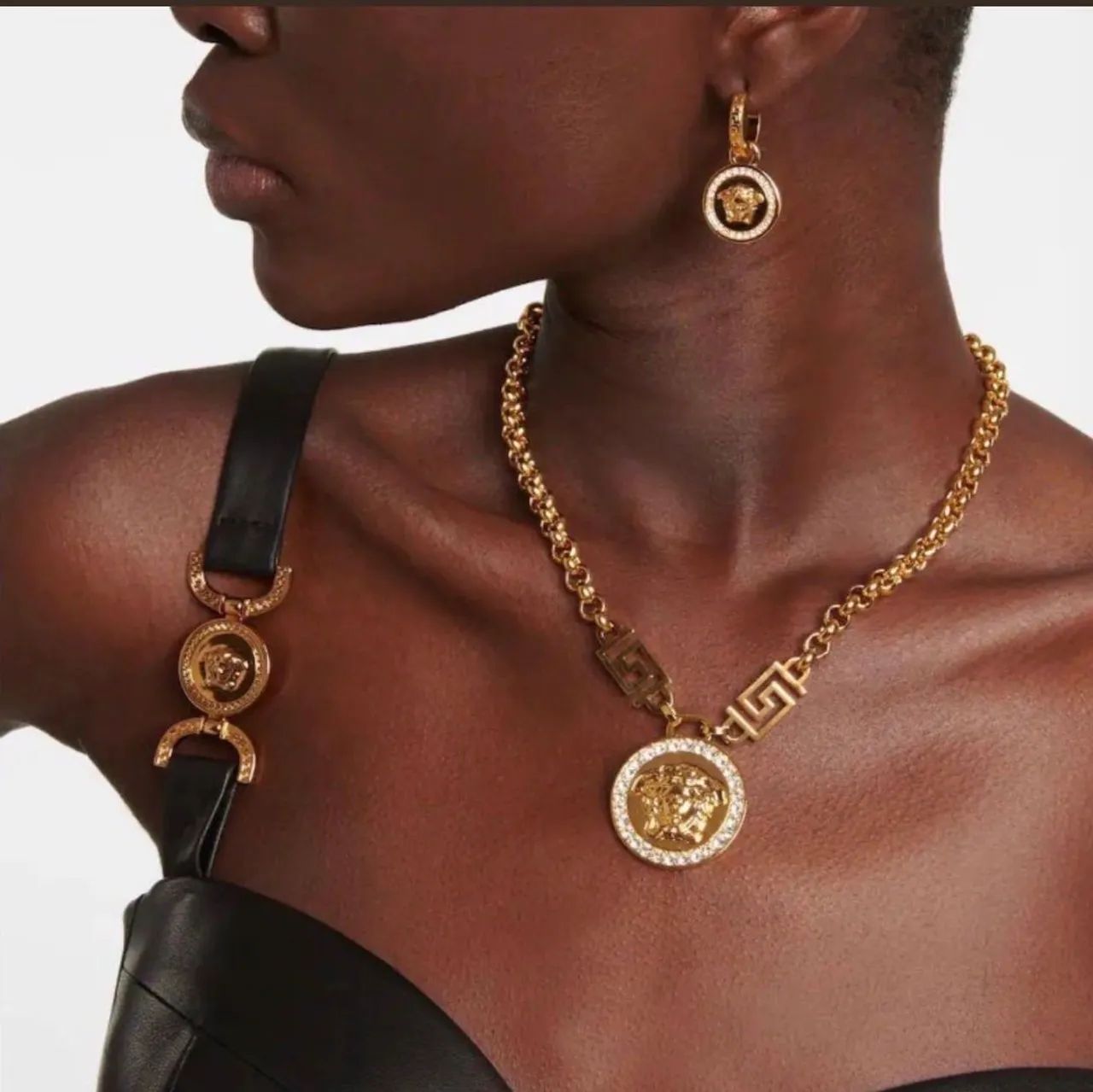Colar versace Medusa dourado 