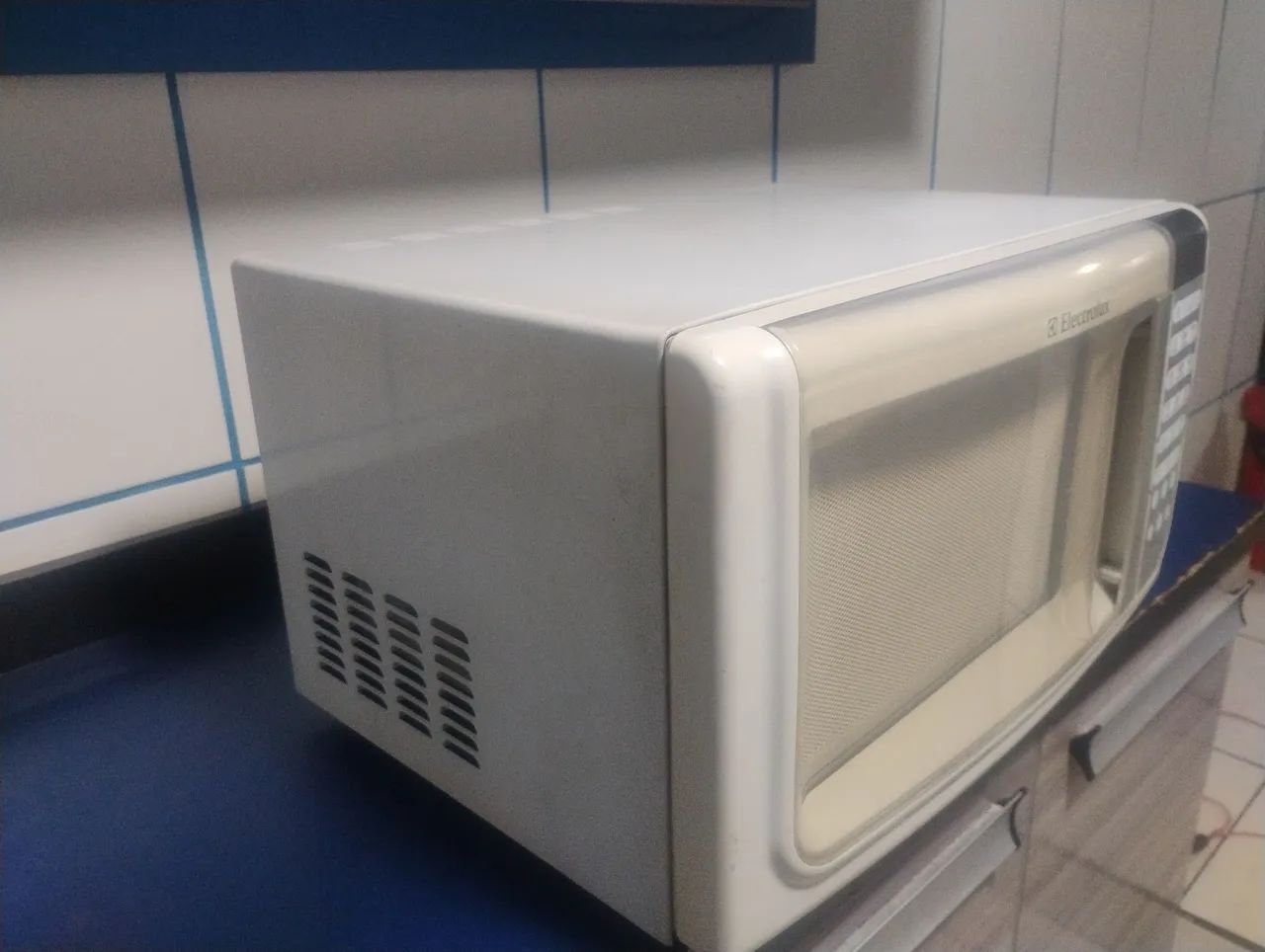 MICROONDAS ELETROLUX 23 LITROS  - Foto 2