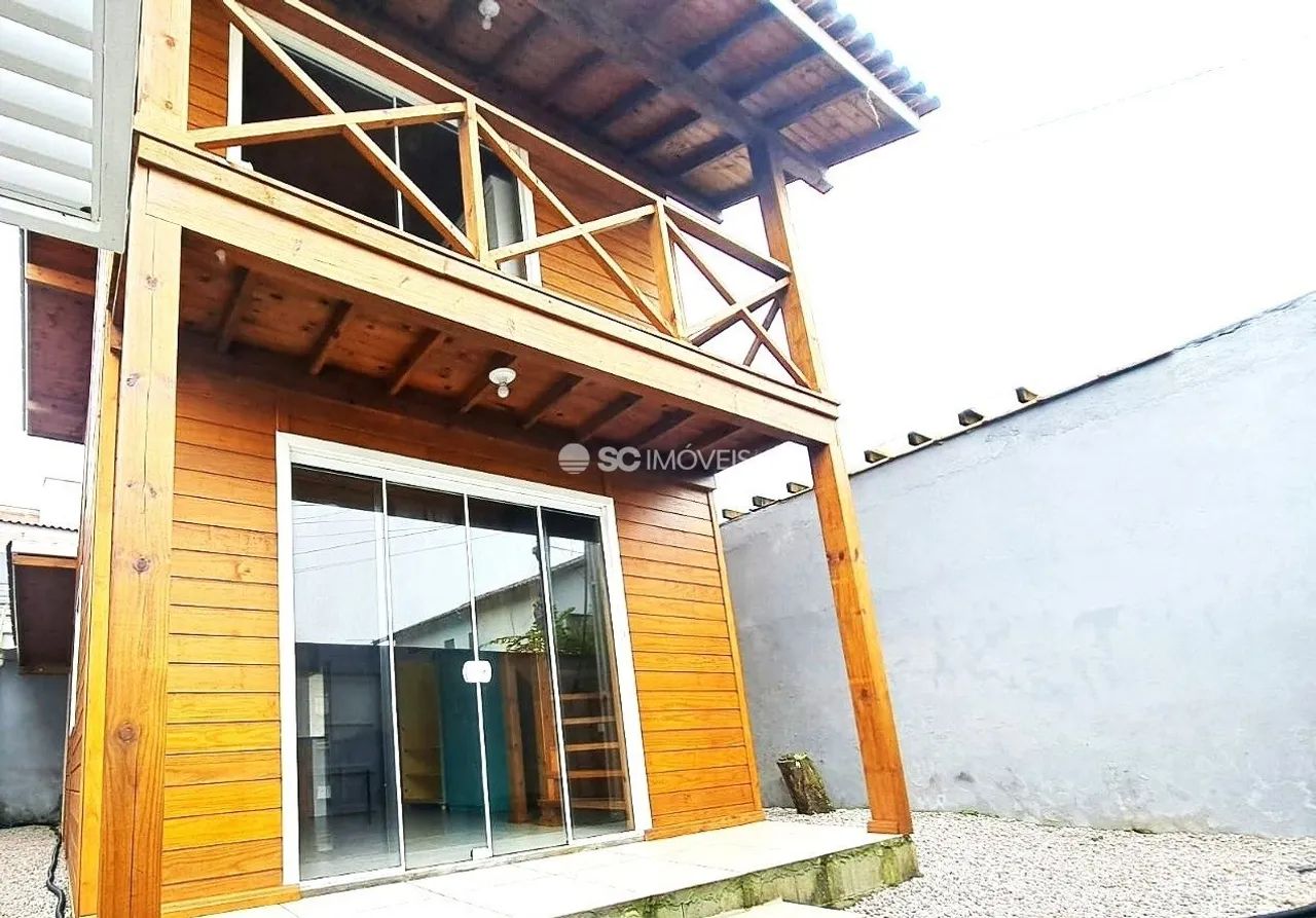 Sobrado 2 dormitórios com sacada e quintal