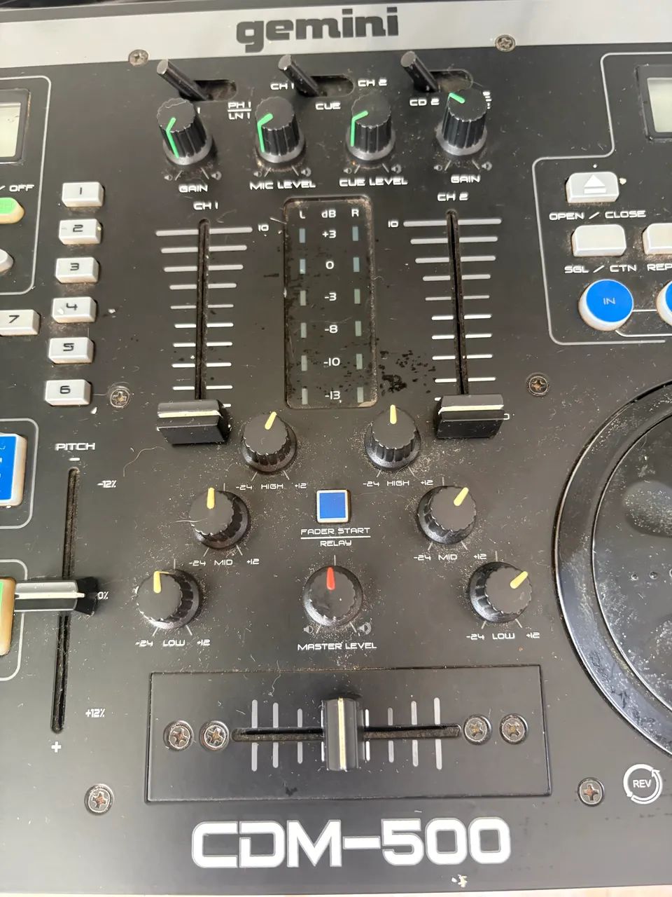 Mesa DJ Gemini CDM-500 com mixer integrado e dois CDJ.  - Foto 2