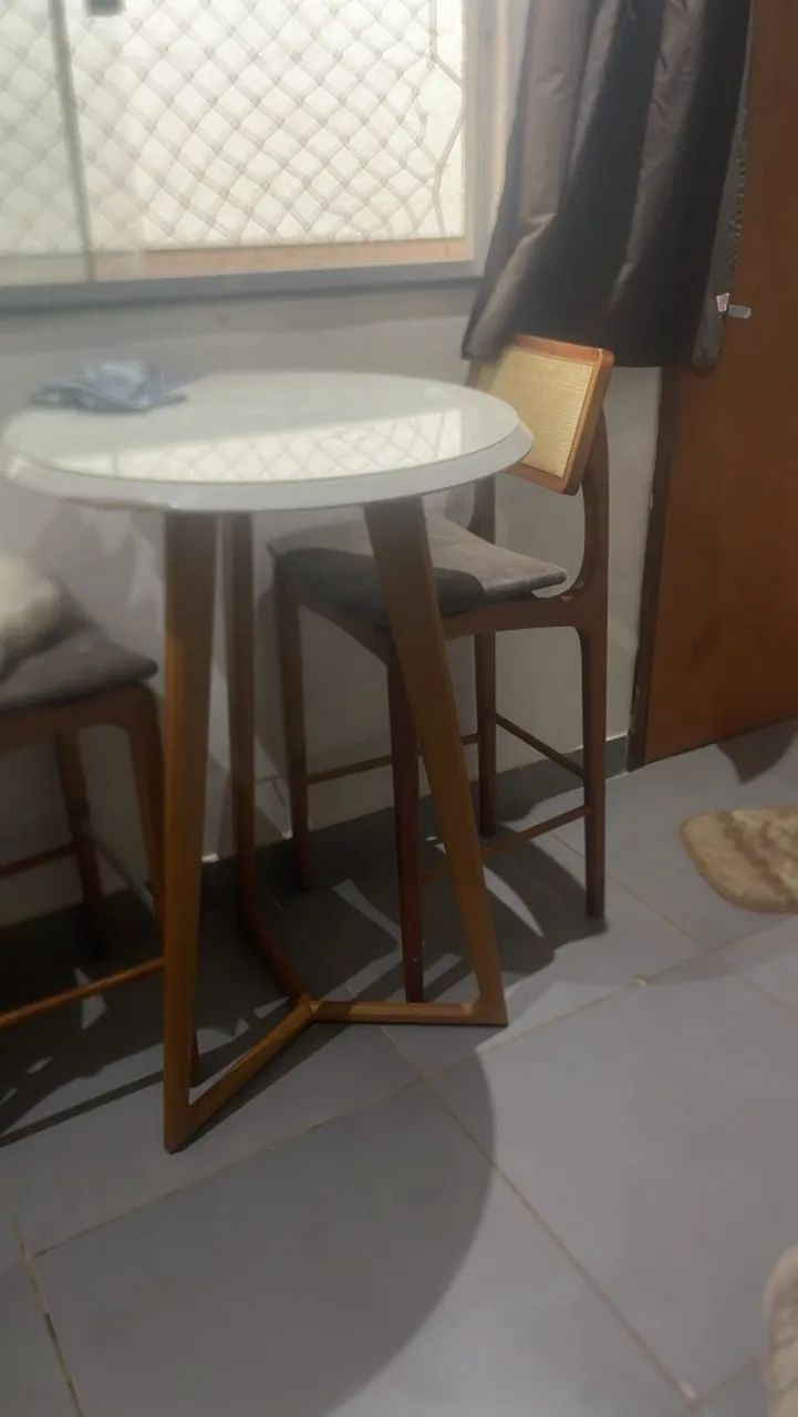 Bistrô e banquetas