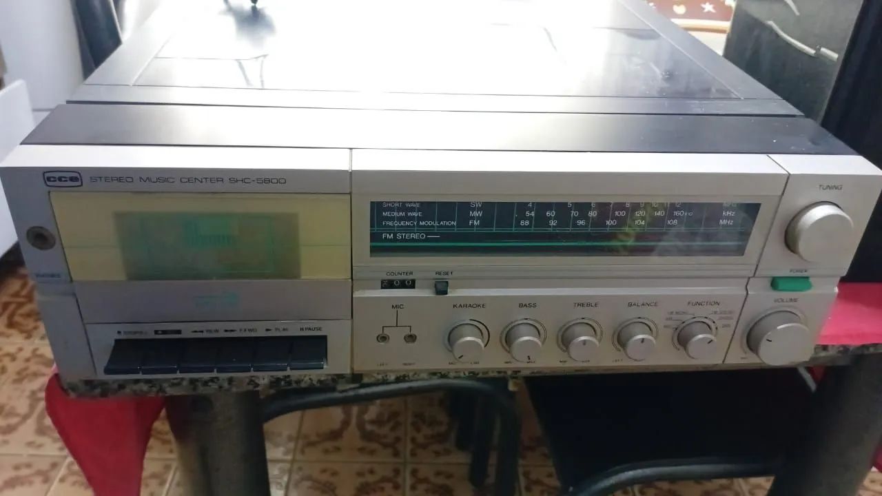 Vitrola de vinil CCE década de 1980 funcionando