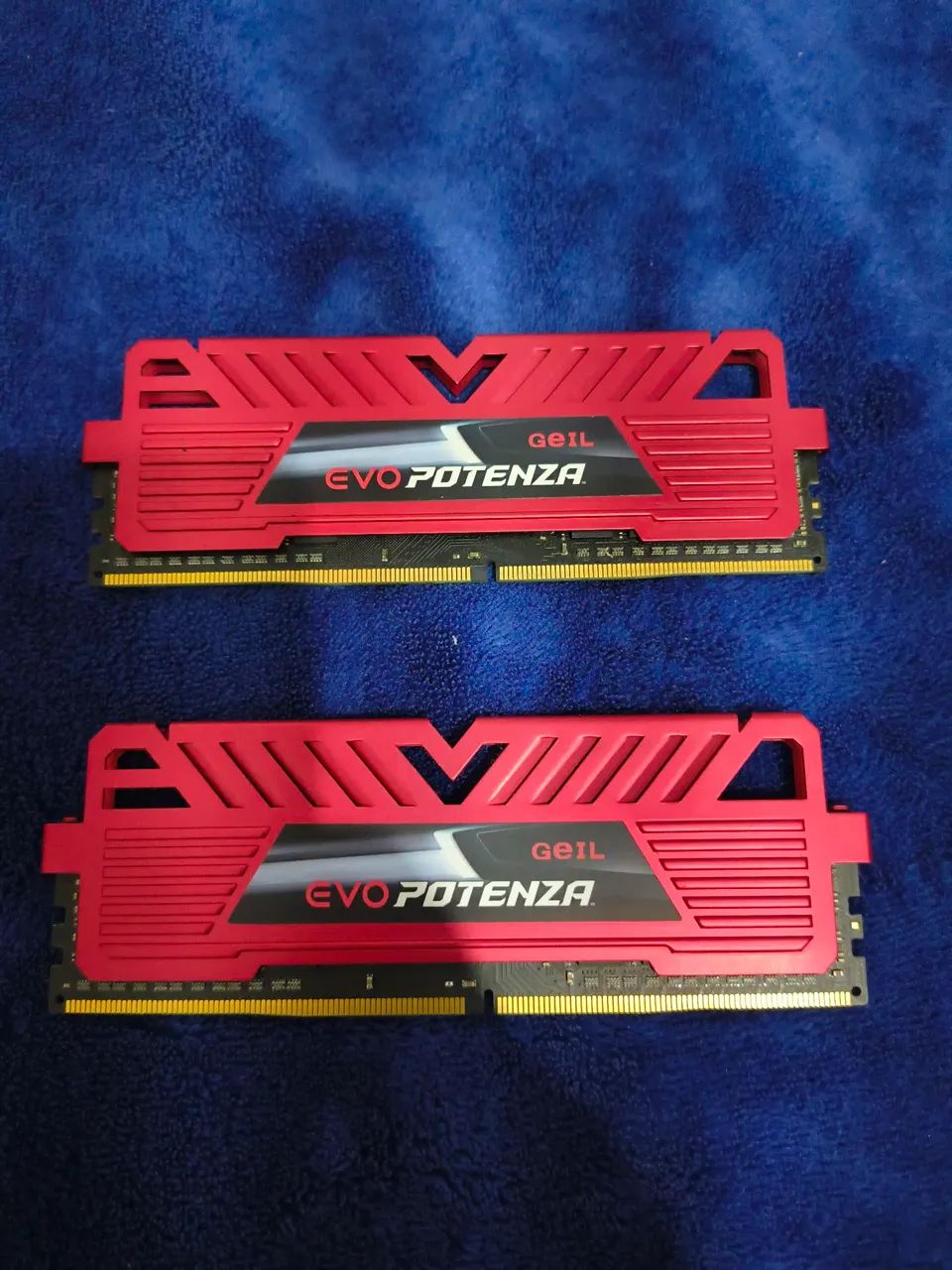 2 Memórias RAM DDR4 16gb (8x2) 3200Mhz 
