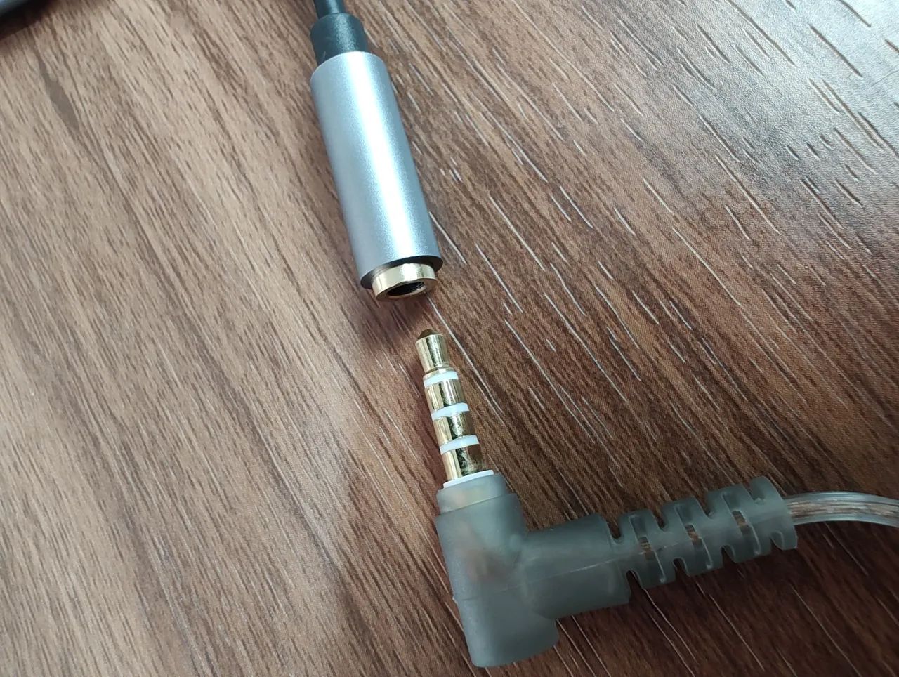 Adaptador conexão P2 3,5mm para Conectar Fone em Entrada Compatível - Foto 2