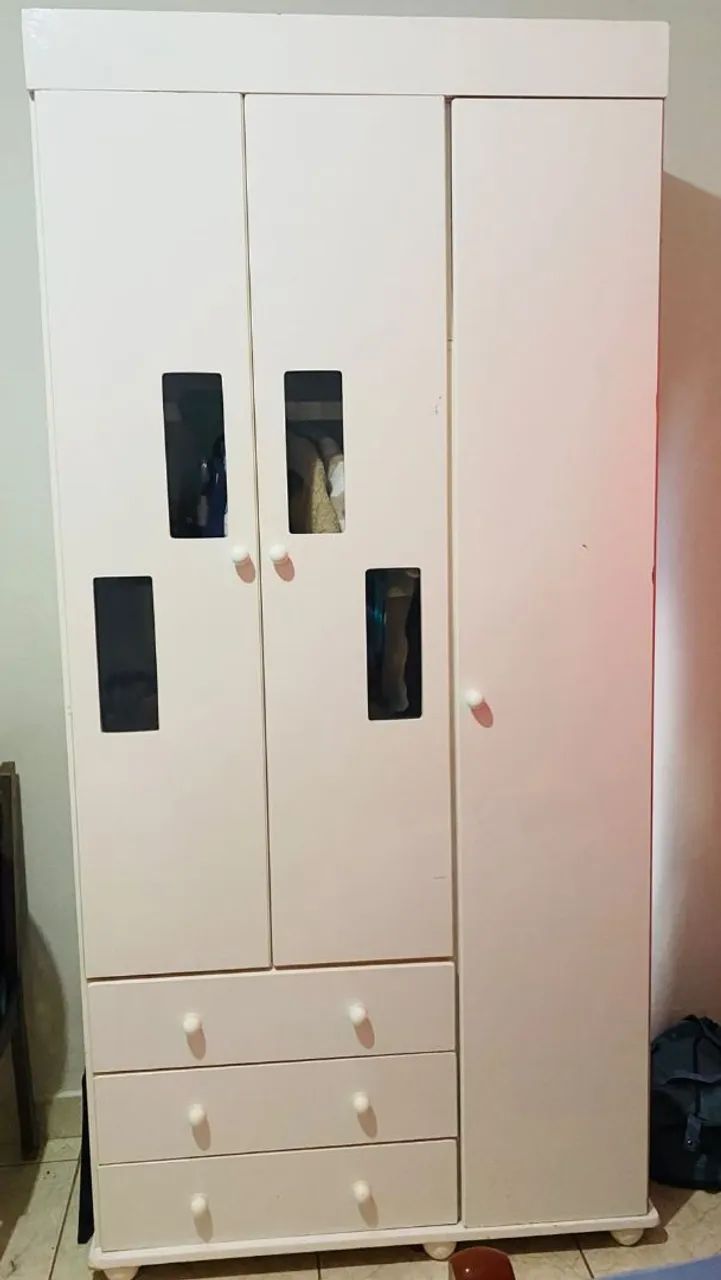Vende-se guarda roupa de bebê 