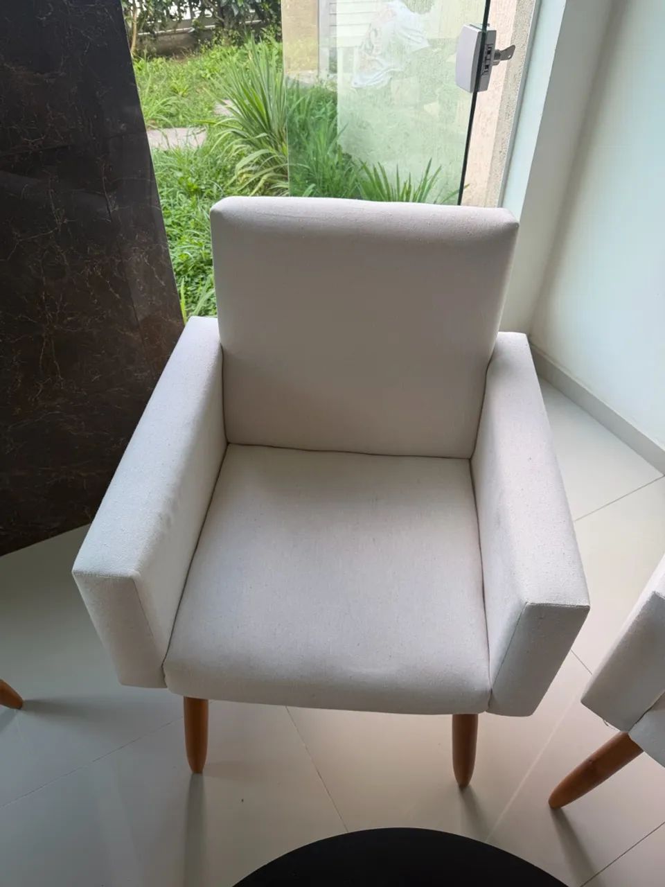 3 Poltronas decorativas tecido Linho + mesinhas de centro - Foto 5