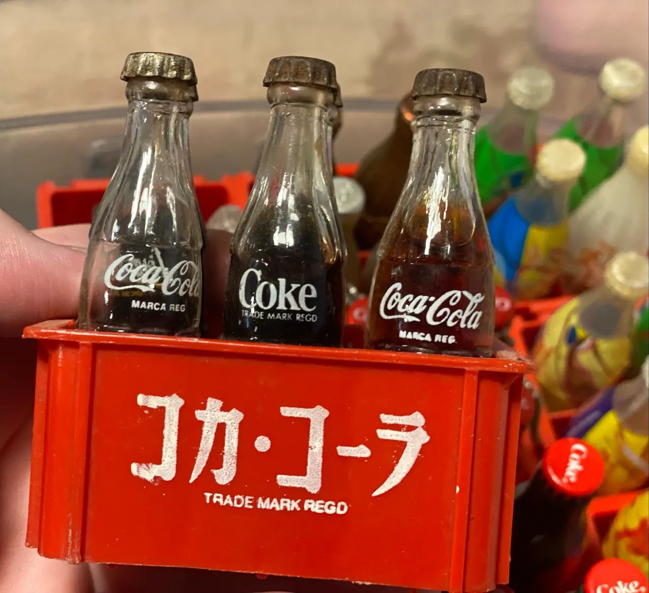 Mini engradado Coca Cola de vidro anos 80 - Foto 2