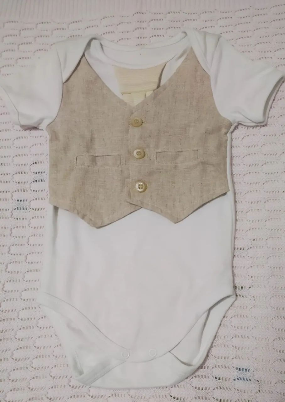 Body Para Bebê Com Colete Da Grow Up - Tamanho 9 Meses