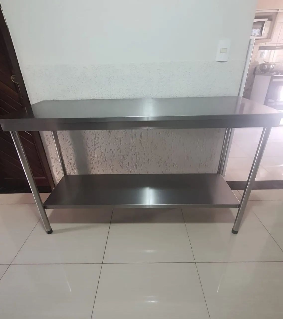 Mesa inox em estado de nova 