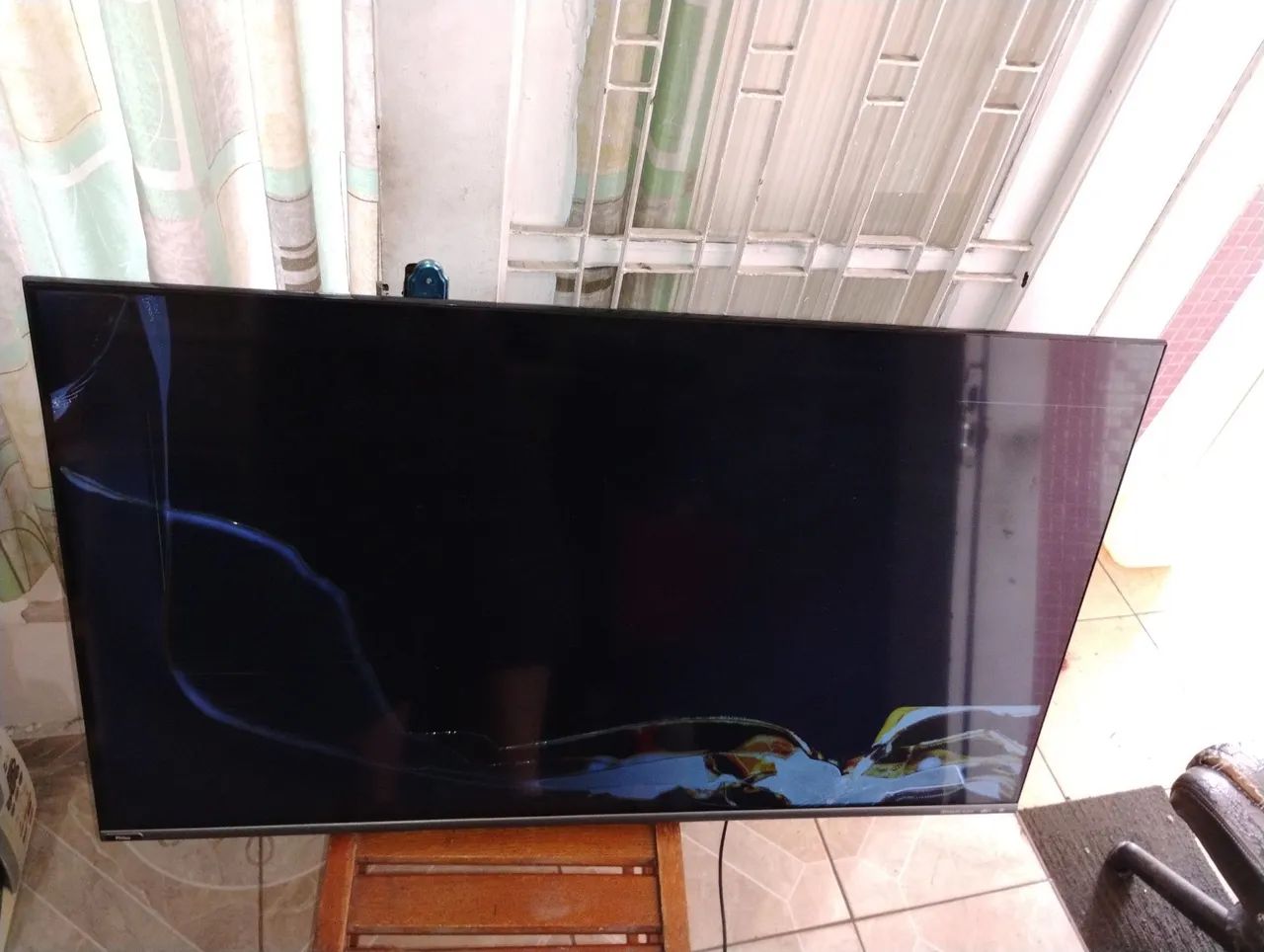 TV Philco LED SMart 50 Polegadas Modelo PTV50G70SBLSG 4K defeito tela trincada - Foto 4
