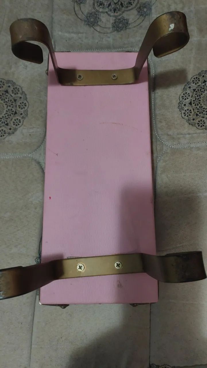 Apoio de pé, comp 30cm, larg 13cm ,alt 16,uso manicure, ou como peça decorativa.  - Foto 2