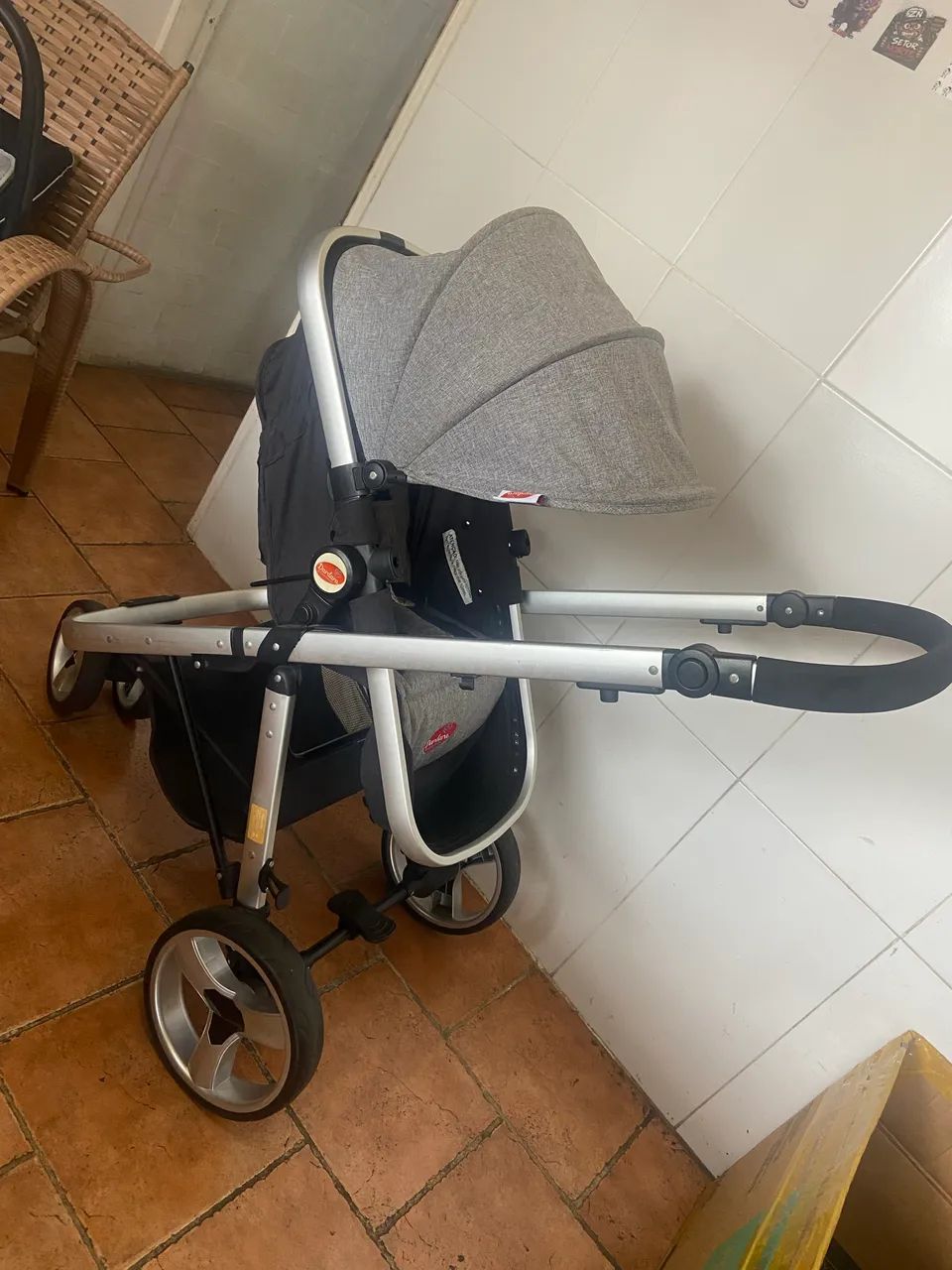 Carrinho de bebê com bebê conforto  - Foto 3