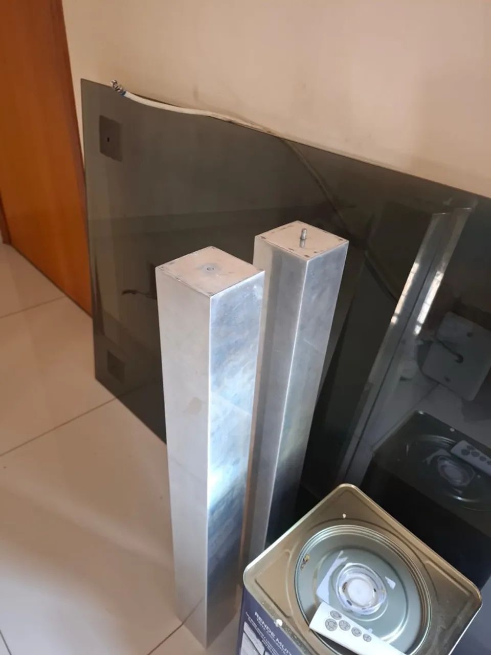 Mesa de vidro embutida 4 cadeiras - Foto 3