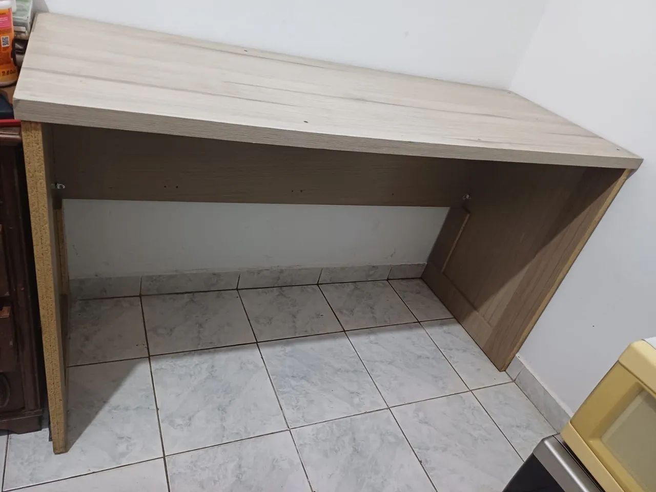 Mesa de escritório e estudos.