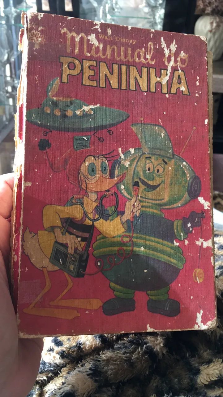 Livro da Disney Manual do Peninha 1973 bom estado  - Foto 2