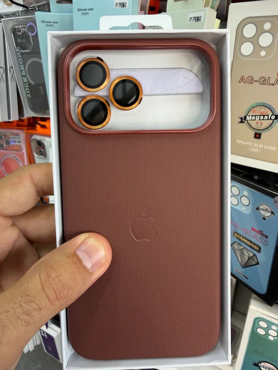 Capa 17 pro max custa mais de 700 reias no site da Apple  - Foto 4