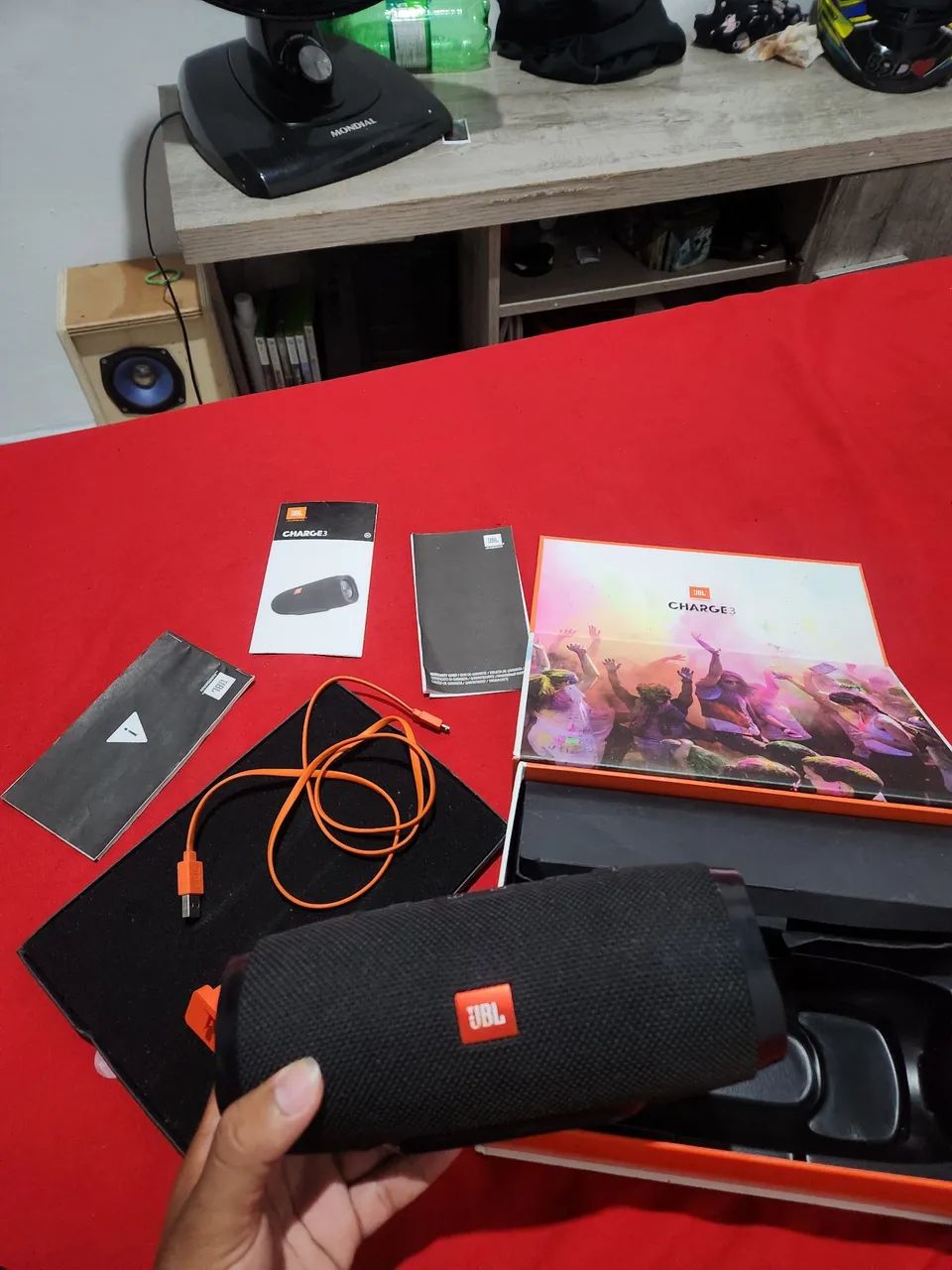 Caixa original da JBL / tem que colocar uma bateria nova  - Foto 4