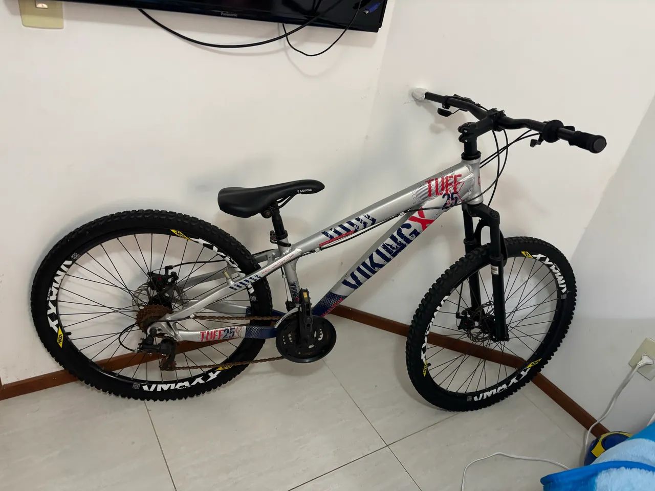 Bicicleta Vikingx Tuff 25 Câmbios Shimano freios a disco - Foto 4