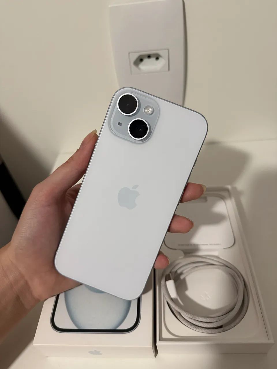 Vendo iPhone 15 256Gb Azul - Com acessórios - Foto 5
