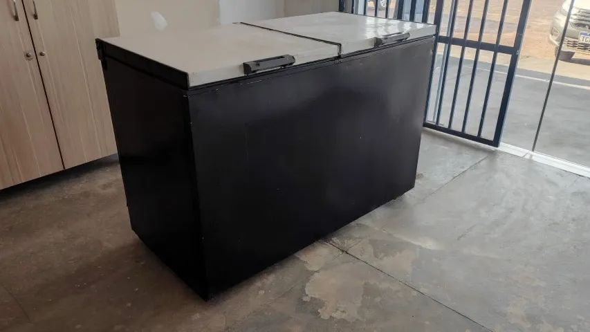 Freezer preto 450L