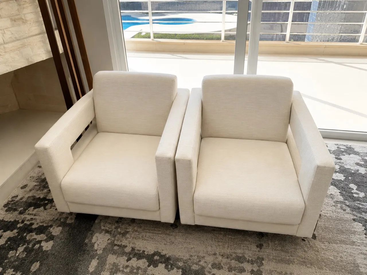 Par de Poltronas de Design Contemporâneo - Foto 3